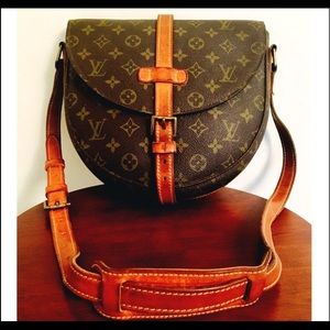 Louis Vuitton chantilly authentic Crossbody